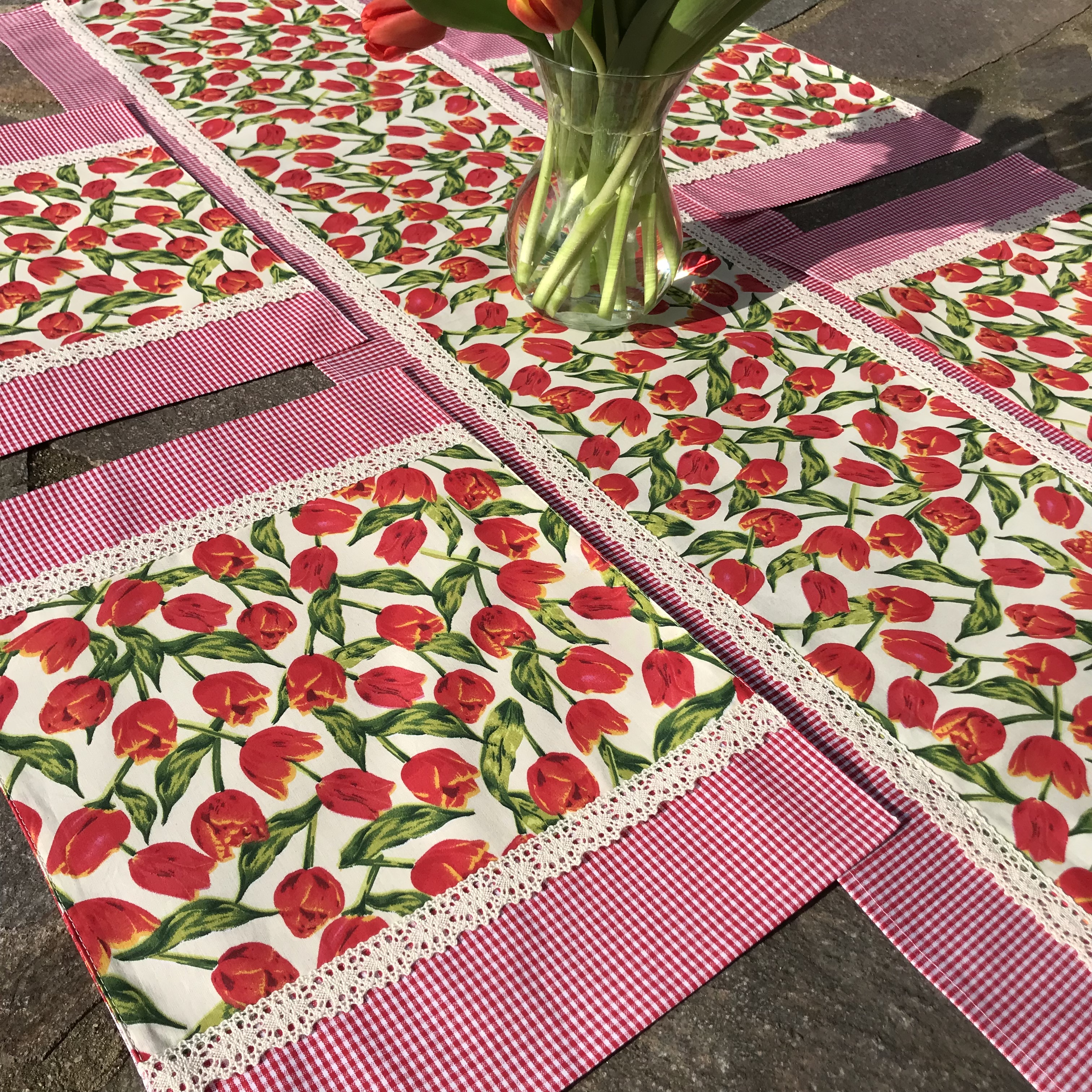 Sada s krajkou – venkovský s tulipány